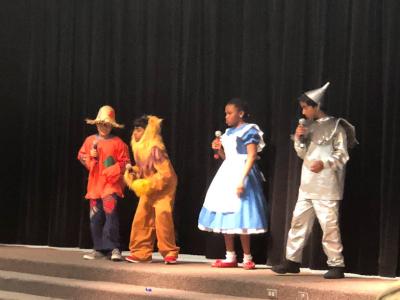 students performing Wizard of Oz